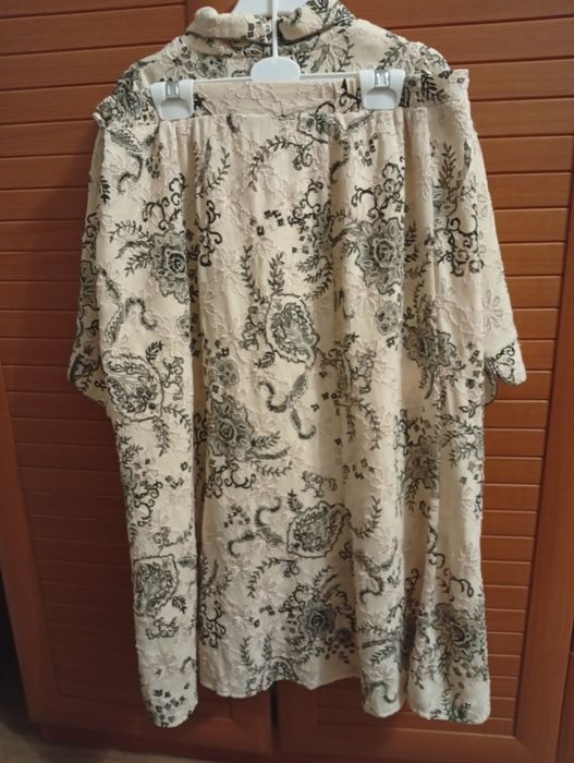 Продам женский летний костюм