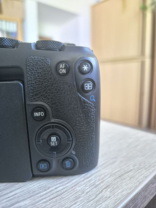 Aparat foto Canon eos R mirrorless + acumulatori si încărcător