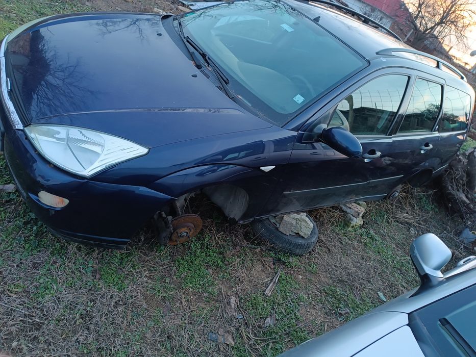 Ford Focus 1.6i бензин на Части