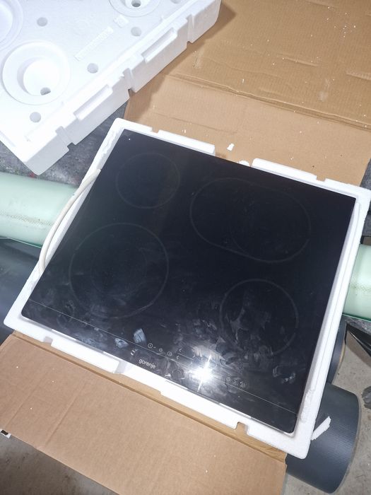 Vând plită electrica vitroceramica,gorenje.