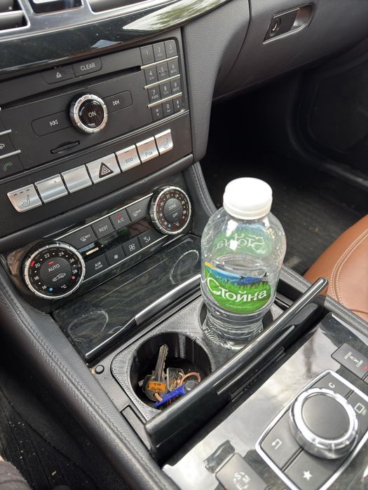 Поставка за чаши за мерцедес CLS W218