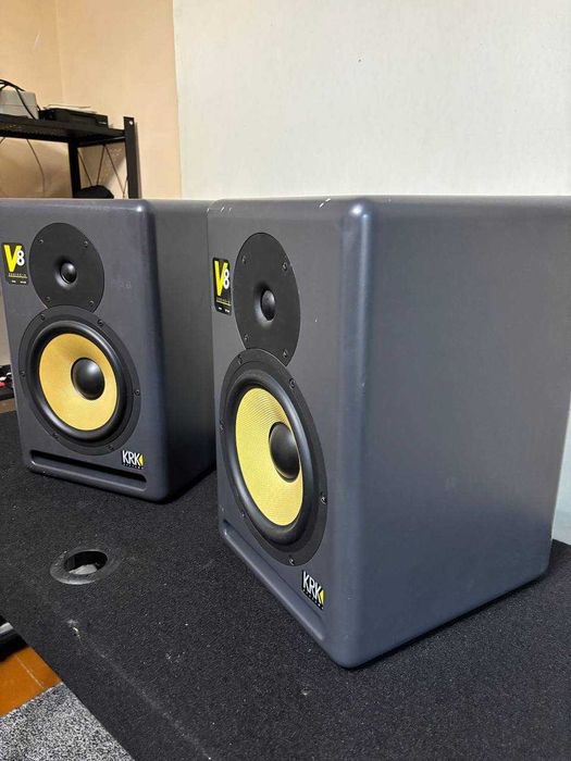 Распродажа студийных мониторов KRK-V8