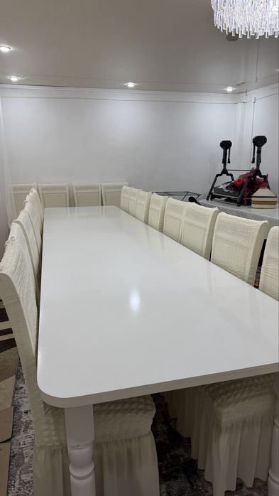 Стол со стульями