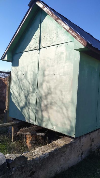 Преместваемо метално бунгало