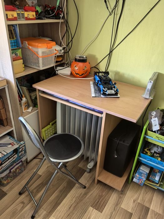 Детско бюро със стол