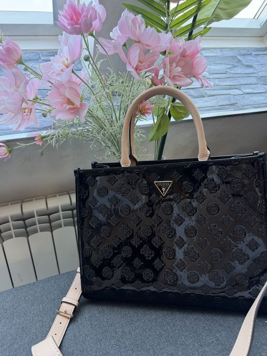 Нова чанта Guess