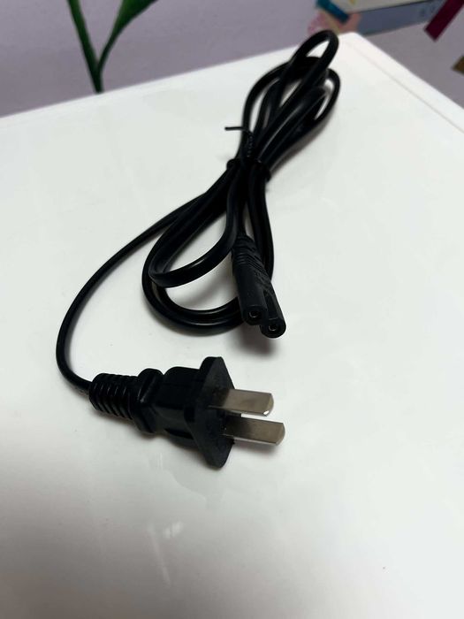 Нов захранващ кабел IEC C7 (Figure 8) - US щепсел
