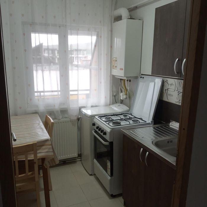 Închiriez garsoniera