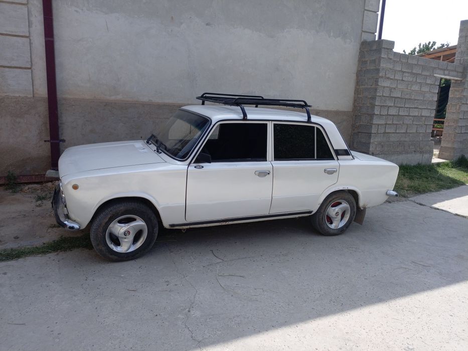 011 срошни сотилади