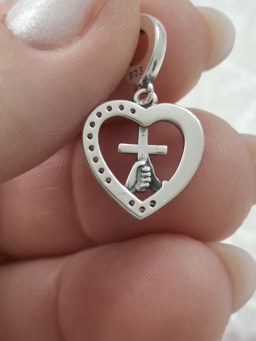 Pandantiv argint inimă cu cruce