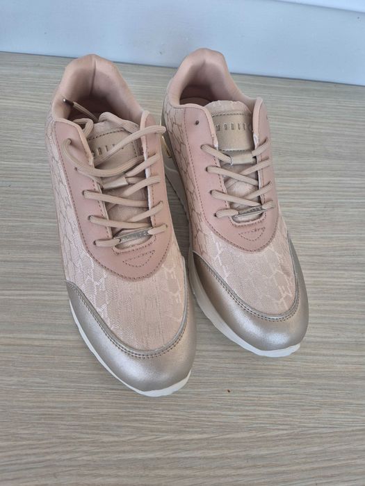 Сникърси Mohito