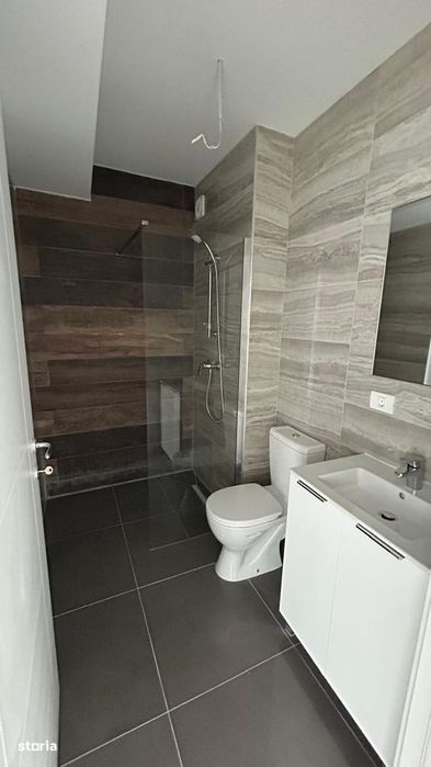 Apartament 3 camere, balcon, curte împrejmuită