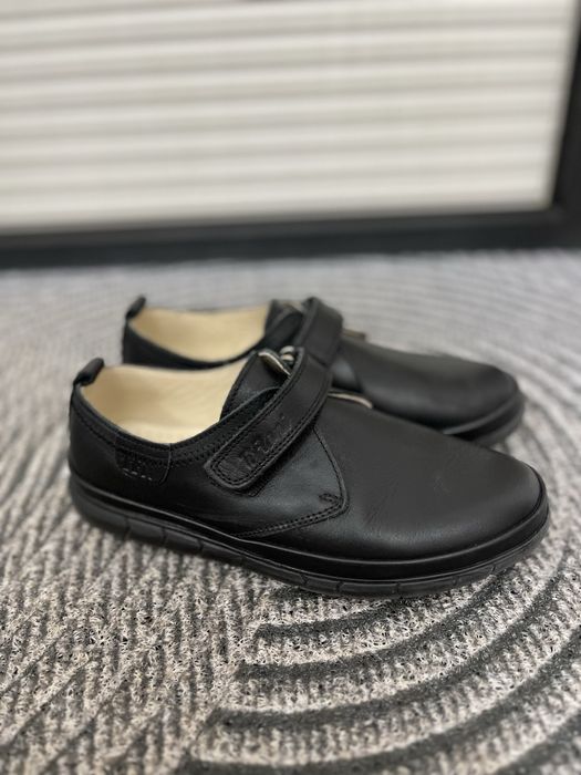 Продается подростковые школьные туфли