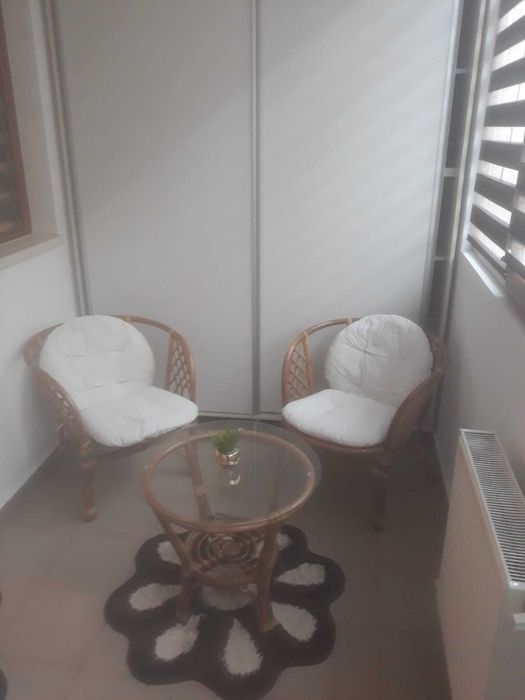 Ofer apartament pentru închiriere
