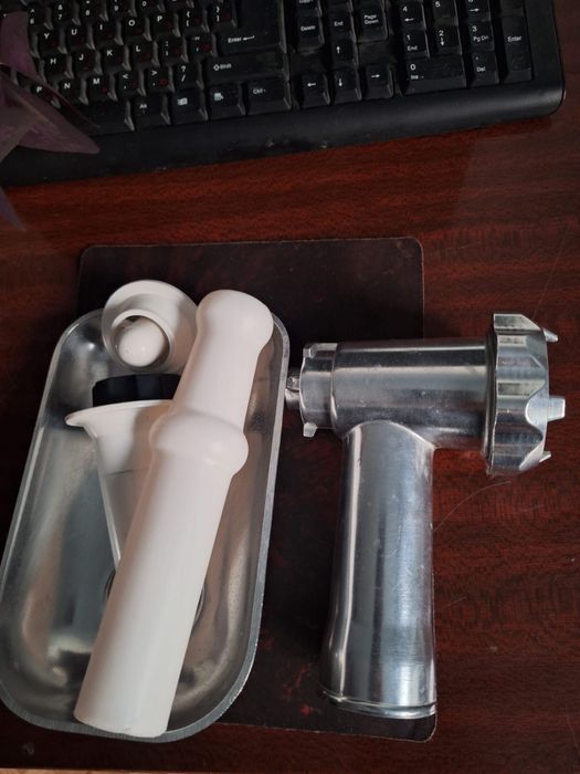 Продам мясорубку Zepter