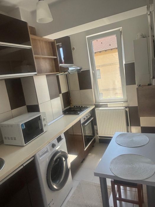 Inchiriez apartament 2 camere, Tomis plus, mobilat si dotat complet, parcare proprietate personala.