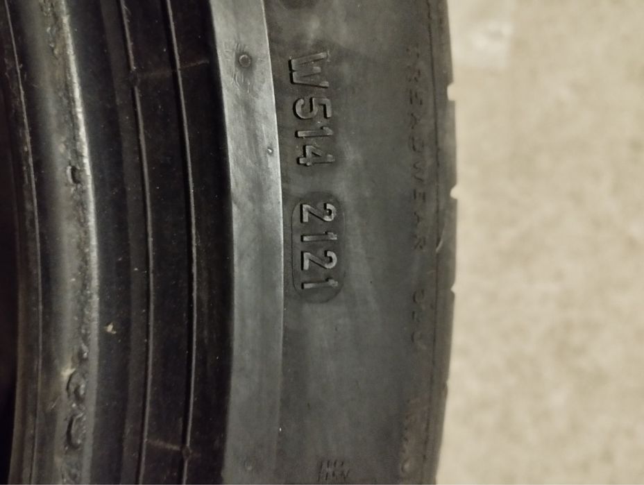 2 бр. Гуми Pirelli 275/40/21