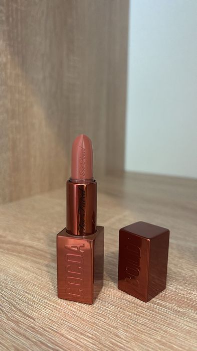 Ruj Too Faced - BOLD COCOA , nuanța milkshake