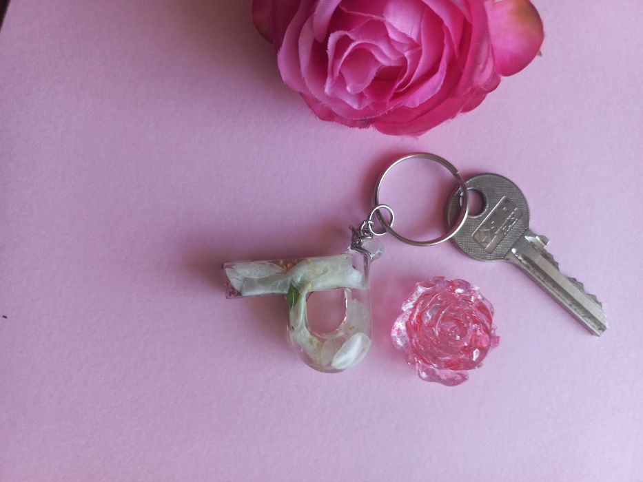 Медальони, обички,  химикали, ключодържатели ръчно изработени