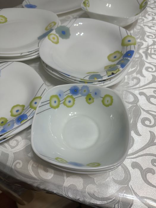 Продается посуда, тарелки и салатники