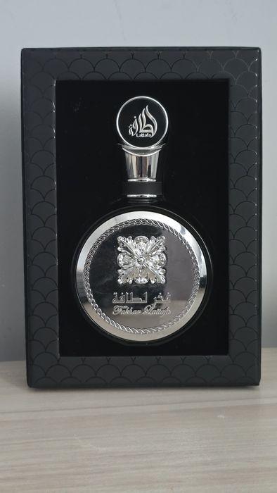 Lattafa Fakhar EDP парфюм за мъже