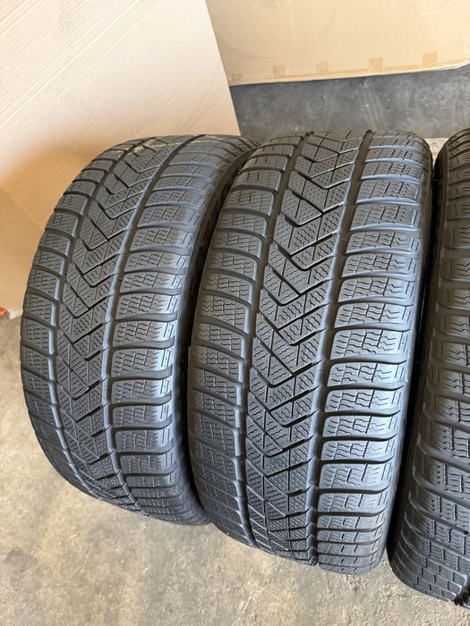 4 anvelope iarna 235/45/18 , 98 V , XL , Pirelli , TO ( echipare Tesla ) , 6.5-7 mm !
