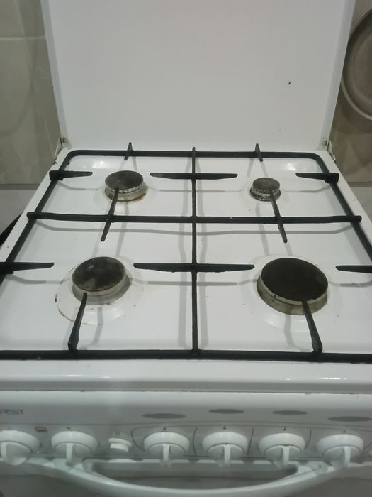 Продам газовую плиту