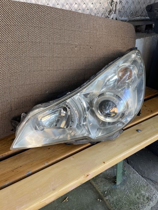 Оригинални фарове за субару outback / Legacy оборудвани ксенон
