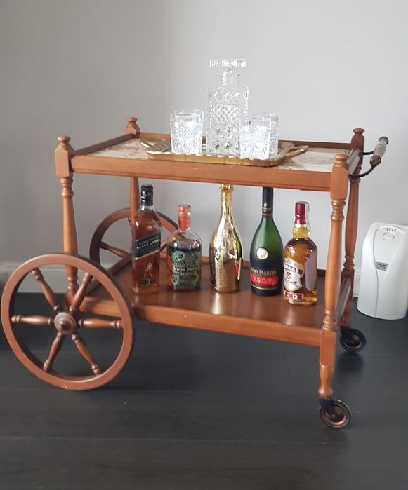 Gheridon vechi din lemn masiv