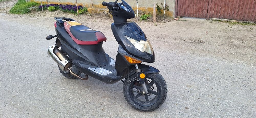 Vand 2 scutere 49 cm.2 t