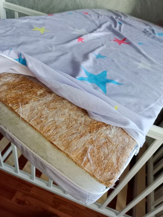 Детская кроватка с бортиками