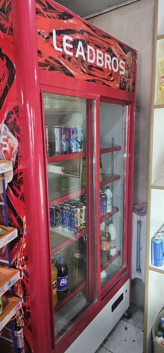 Продам витриный холодильник