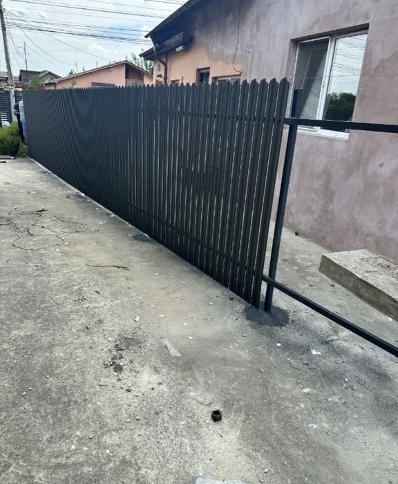 Executăm garduri din șipcă metalică sau din plasă bordurată