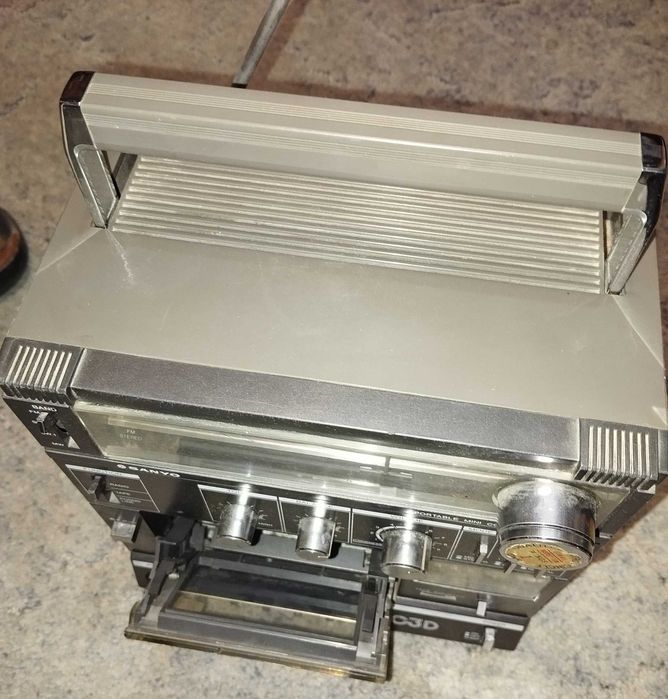 Магнитофон японский Sanyo c3D