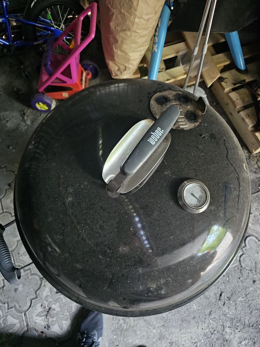 Угольный гриль Weber