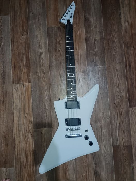 Электрогитара Explorer Ebash