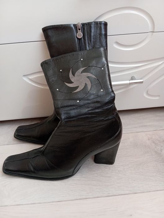 Сапоги осенние, кожа.