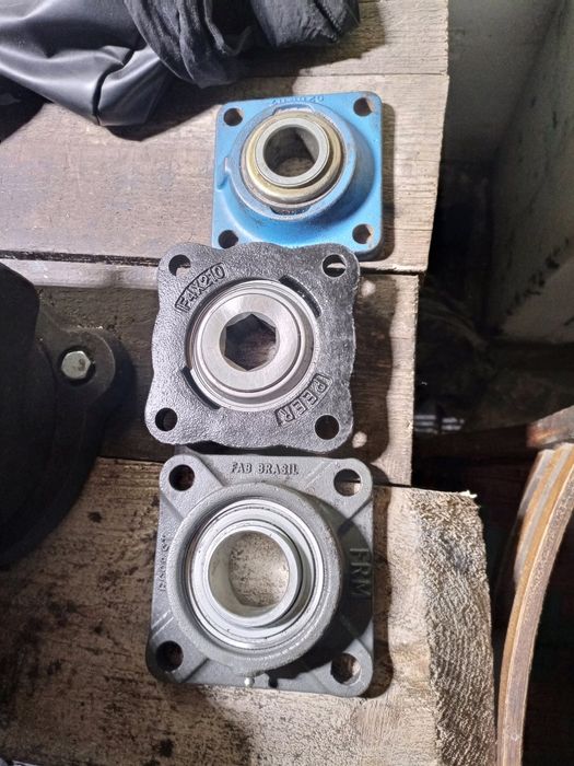 Продам корпус с подшипником