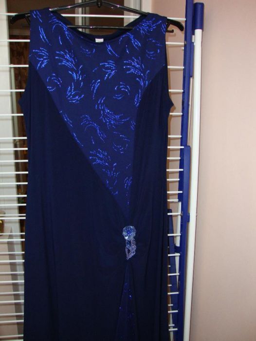 Продаю платье с накидкой.