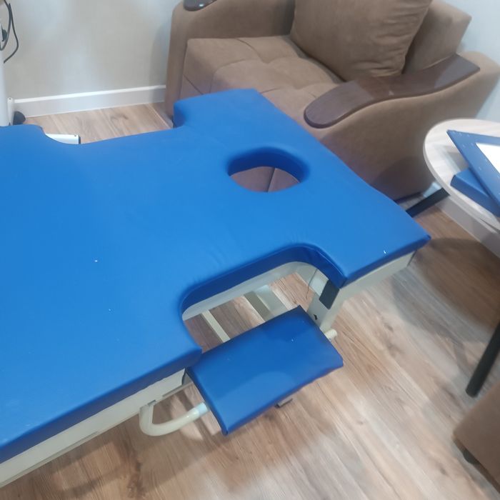 Продам кушетку массажную