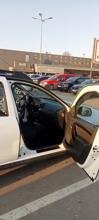 Vând Dacia Duster