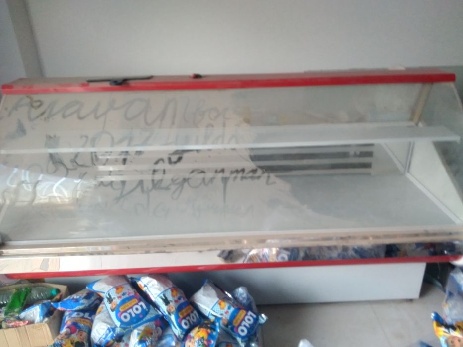 Vetrina holadilnik sotiladi