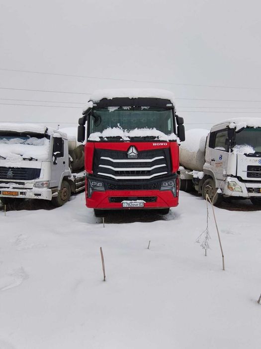 SINOTRUK HOWO цементовоз