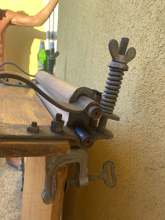 Антикварна метална преса за изстискване на пране