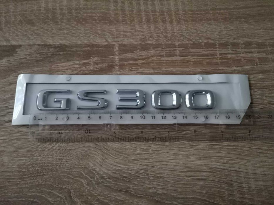 сребрист надпис Lexus GS 300