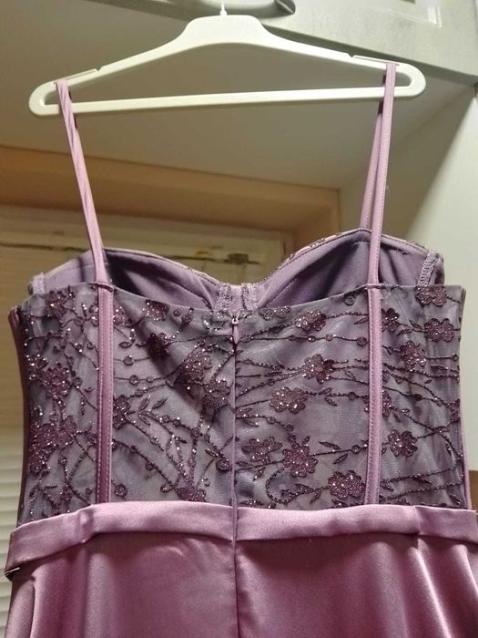 Дълги рокли + къса червена рокля с голи рамене