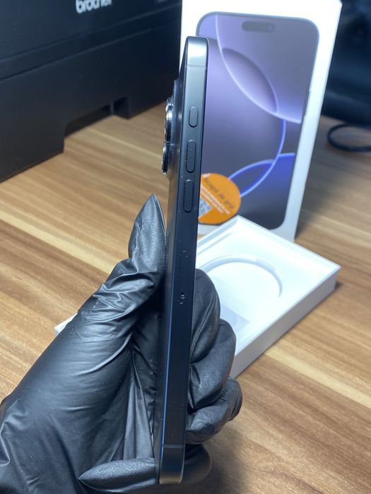 iPhone 16 Pro Max • 256 GB • Black Titanium