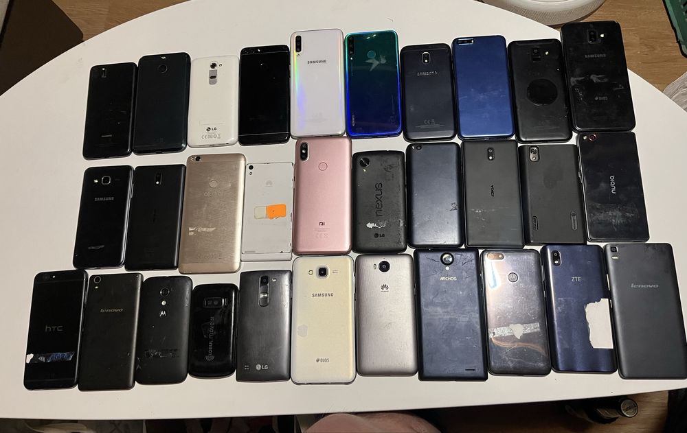 Лот телефони работещи и здрави! 15 евро броя!!!