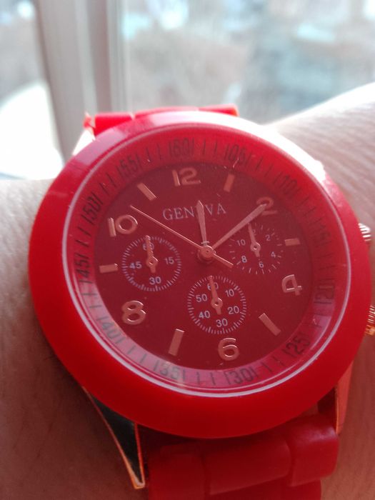 НОВО! Дамски  луксозен часовник