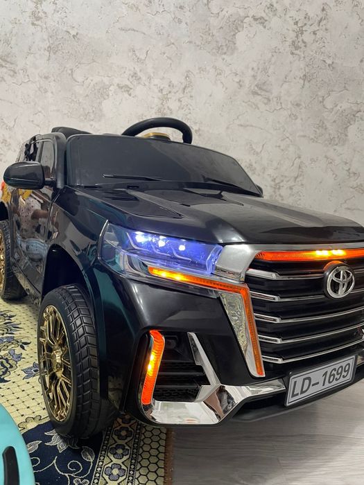 Машина детская с пультом